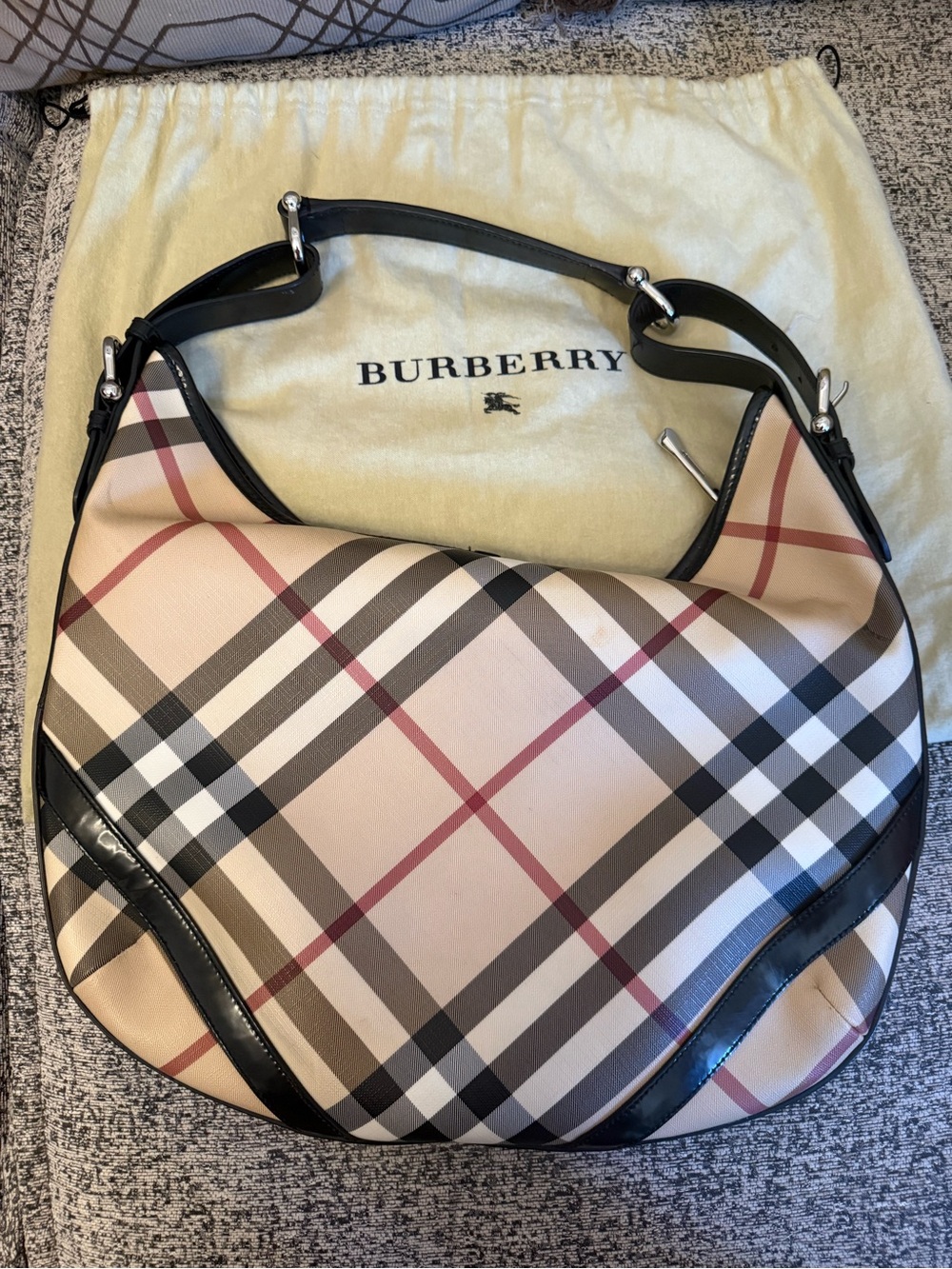 Burberry Beige Nova Check Hobo Shoulder Bag with Black Trim - Picture 2 of 12